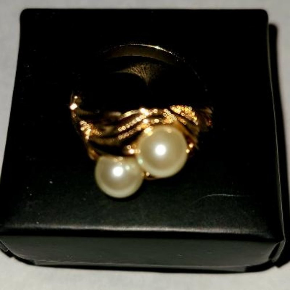 Avon Gold-Tone and Faux Pearl Ring-Size 7